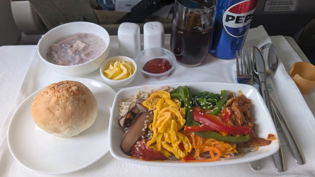 Vietnam Airlines business class dinner on the Da Nang to Bangkok flight