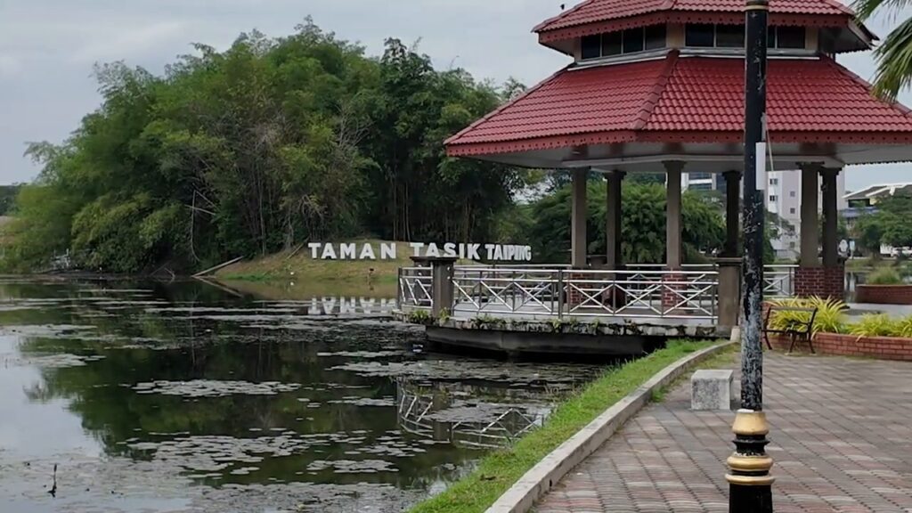 Red-roofed pavilion at Taman Tasik Taiping