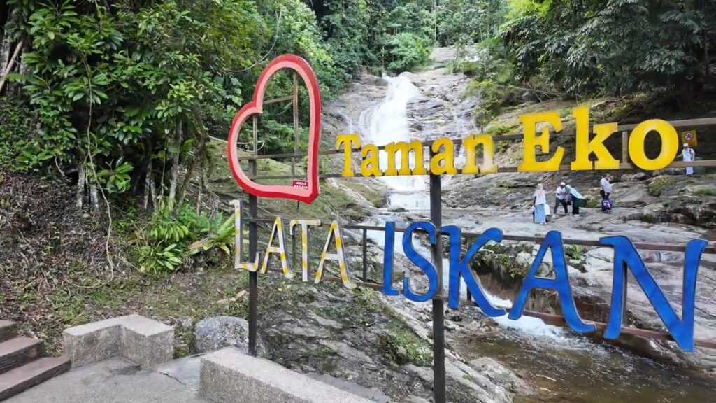 Lata Iskandar Waterfall and park sign on the road to Kuala Lumpur