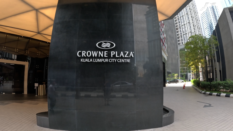 CrownePlazaKLSign
