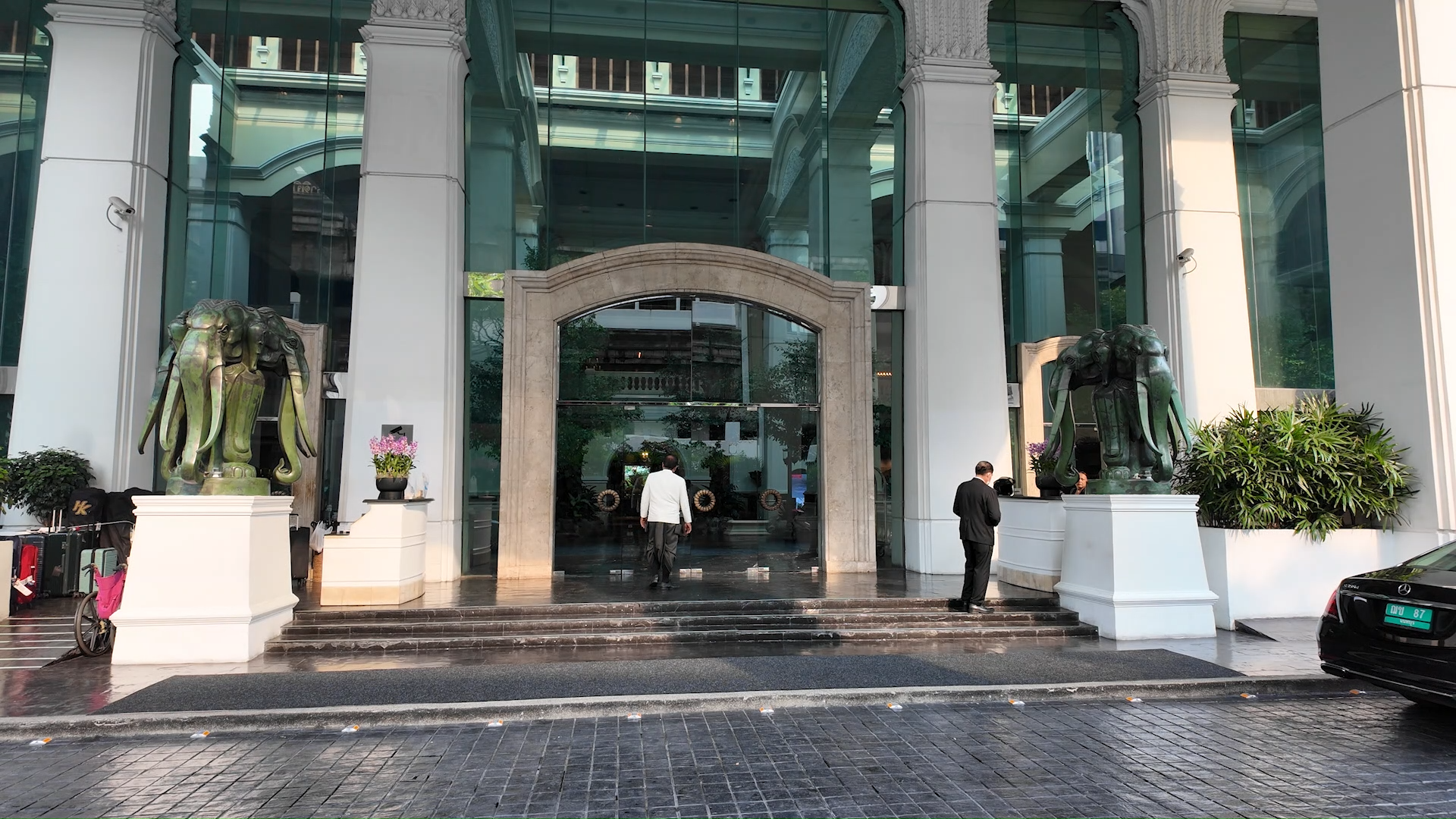 Grand Hyatt Bangkok Erawan - Entrance