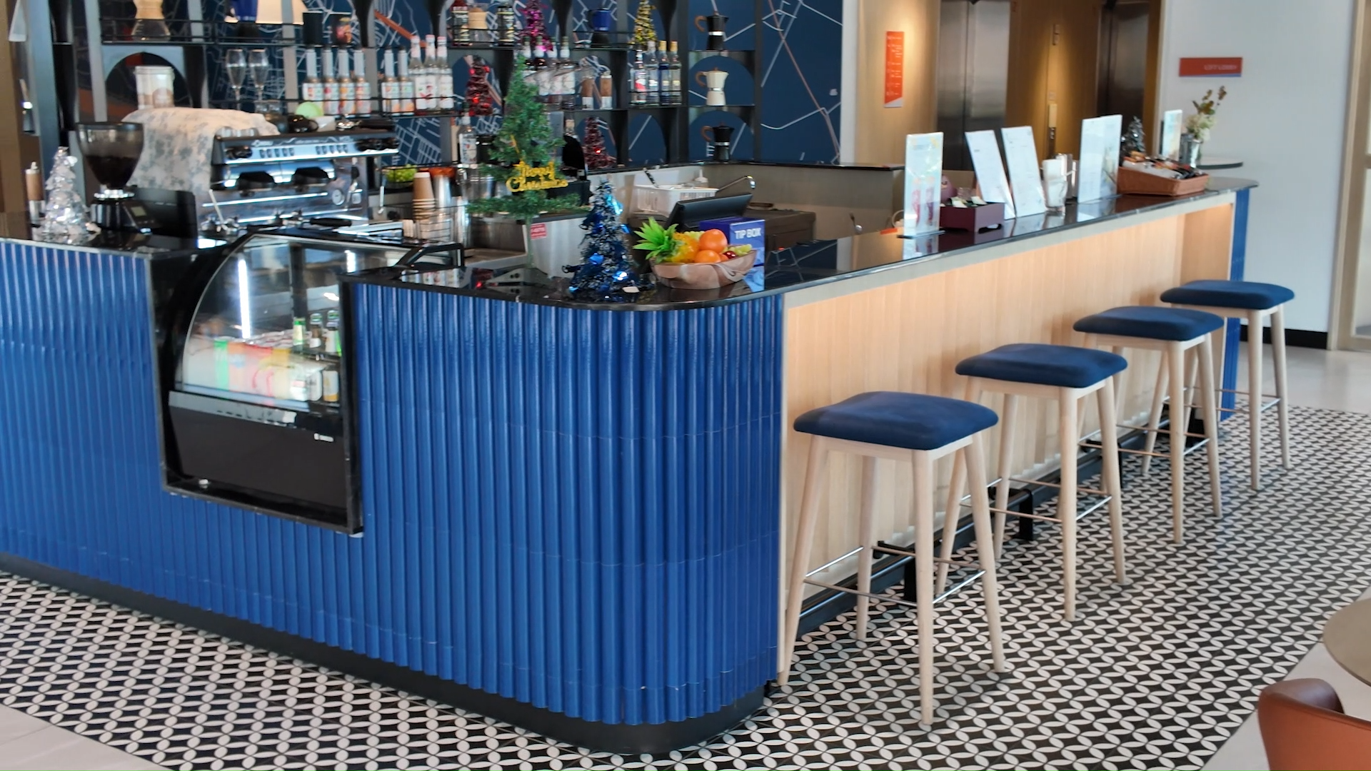 Holiday Inn Express Rayong Bar
