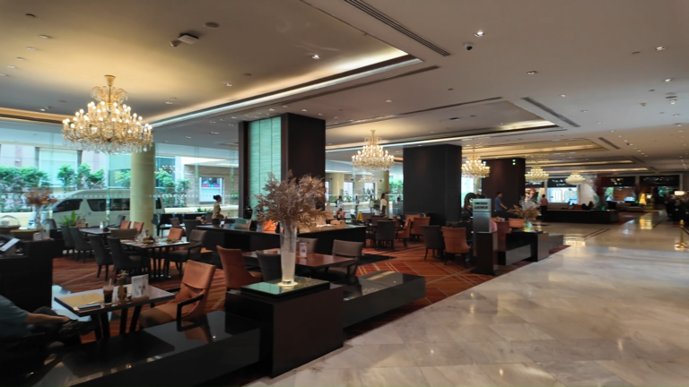 Holiday Inn Bangkok Silom Lobby
