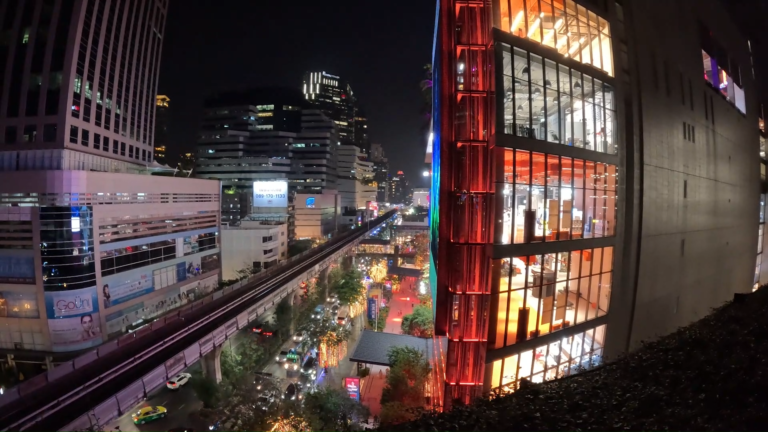 HolidayInnSukhumvit-Nightview