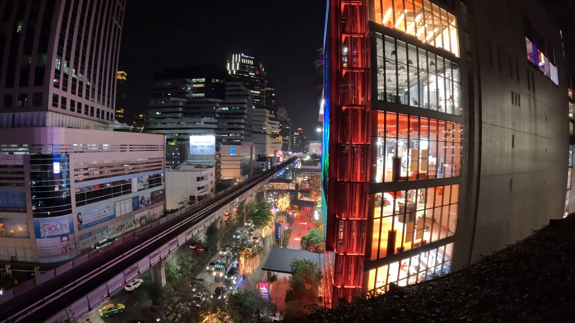 HolidayInnSukhumvit-Nightview