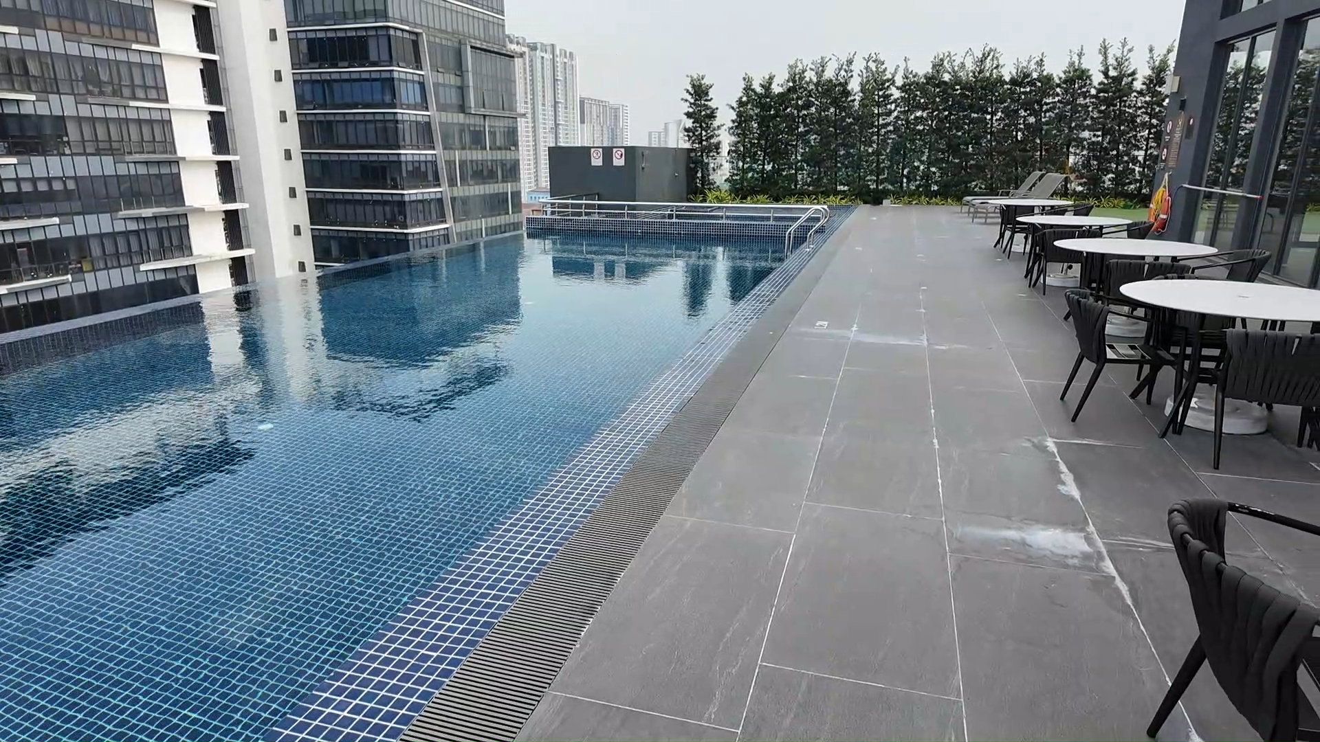 Hyatt Place Bukit Jalil Rooftop Pool